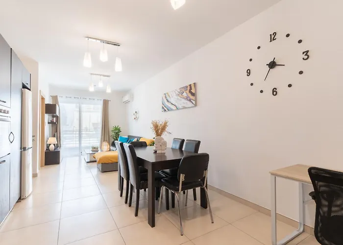2 Bedroom In Central St Julians Prime Location In Paceville Apt 3 By Vaganza