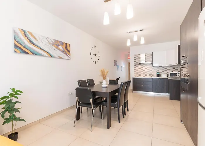 2 Bedroom In Central St Julians Prime Location In Paceville Apt 3 By Vaganza