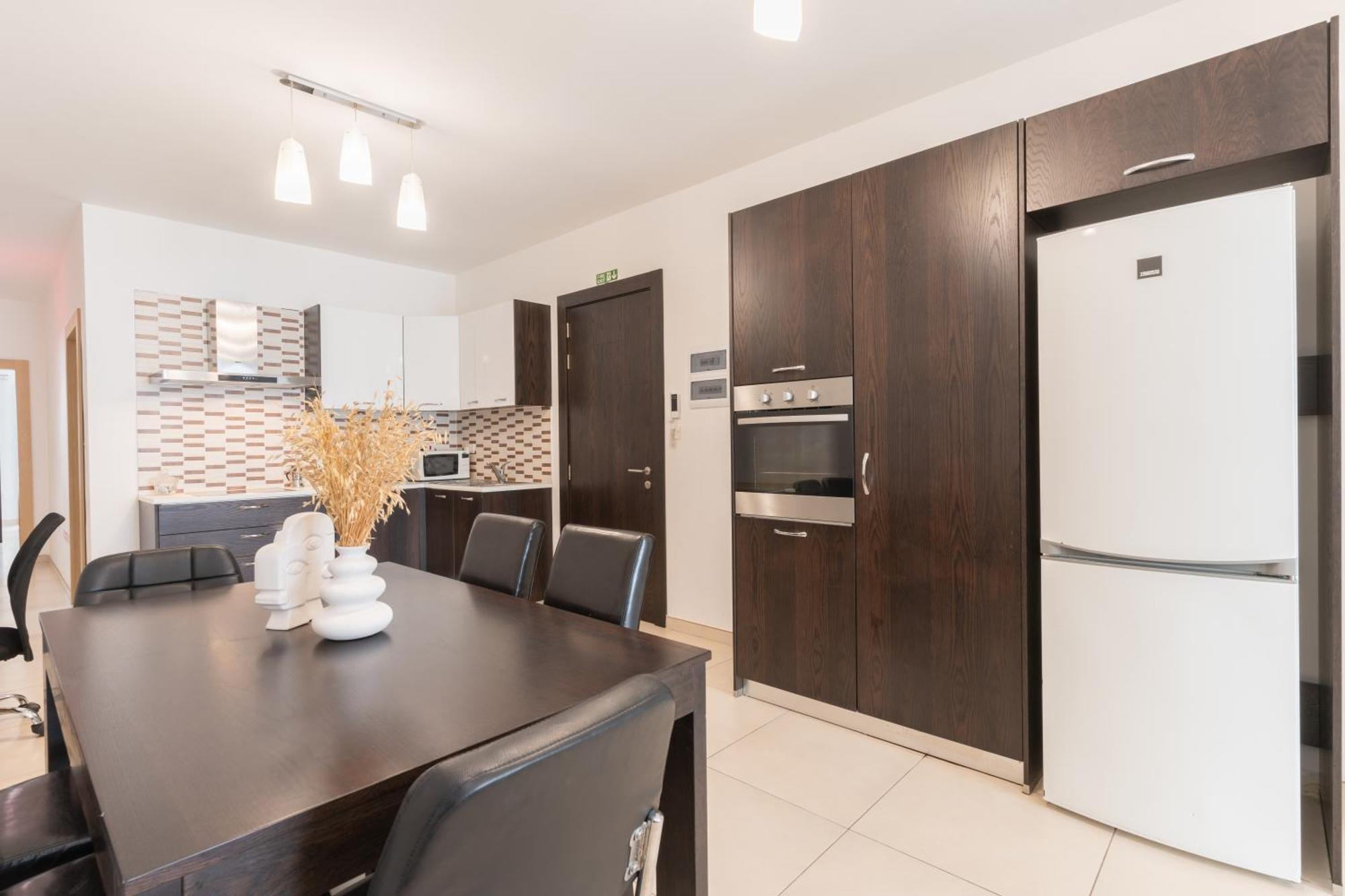 2 Bedroom In St Julians Prime Location In Paceville 3 By Vaganza * San Ġiljan