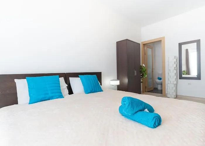 2 Bedroom In Central St Julians Prime Location In Paceville Apt 3 By Vaganza
